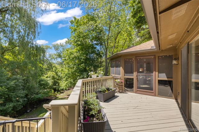 3709 Wabeek Lake Drive W, Bloomfield Hills, MI 48302