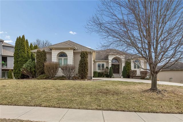 4481 SW Raintree Shore Drive, Lee's Summit, MO 64082