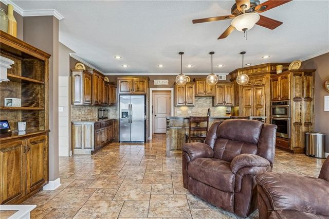 4481 SW Raintree Shore Drive, Lee's Summit, MO 64082