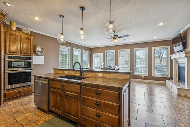 4481 SW Raintree Shore Drive, Lee's Summit, MO 64082