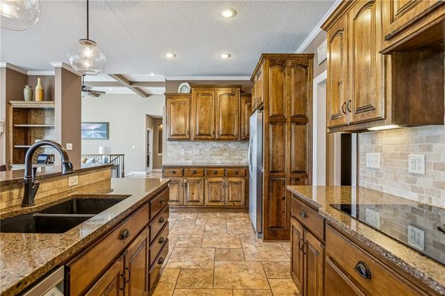 4481 SW Raintree Shore Drive, Lee's Summit, MO 64082