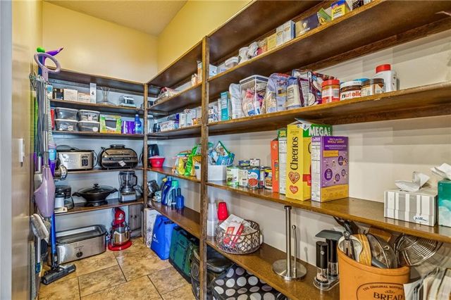 4481 SW Raintree Shore Drive, Lee's Summit, MO 64082