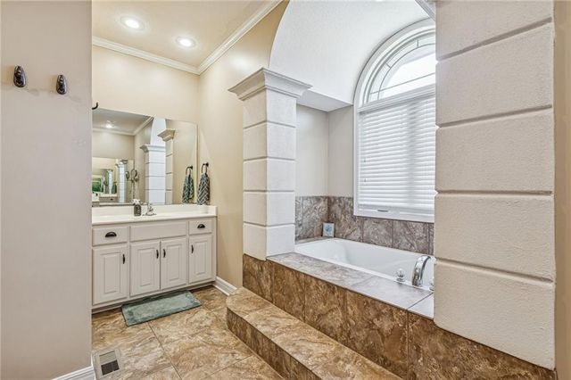 4481 SW Raintree Shore Drive, Lee's Summit, MO 64082