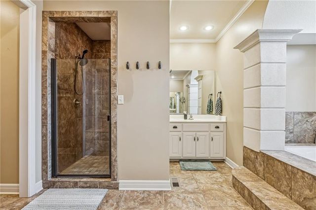 4481 SW Raintree Shore Drive, Lee's Summit, MO 64082