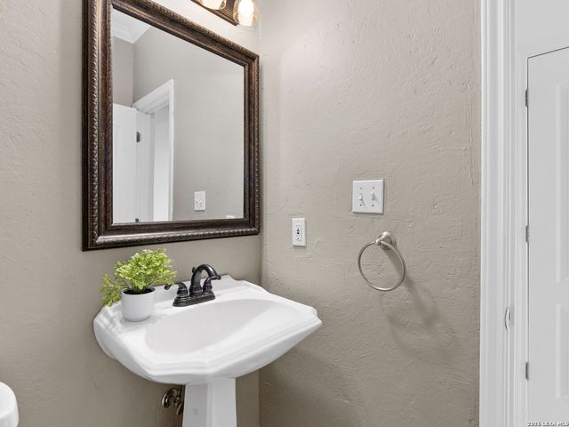 1827 Slumber Pass, San Antonio, TX 78260