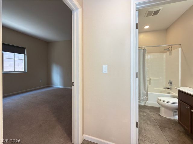 208 Rocky Basin Street, Henderson, NV 89012