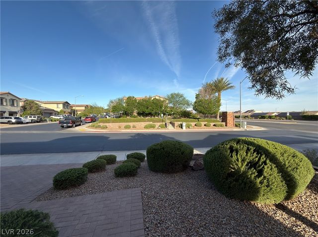 208 Rocky Basin Street, Henderson, NV 89012