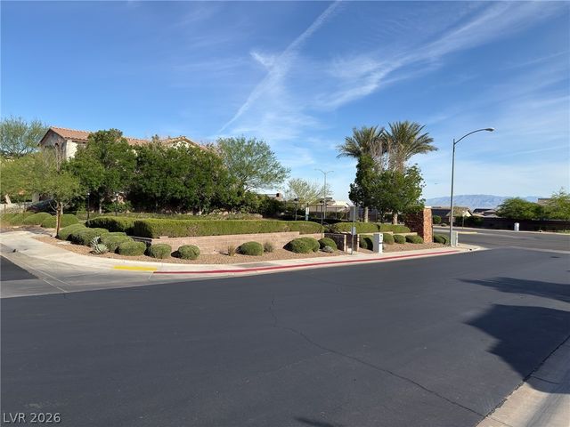 208 Rocky Basin Street, Henderson, NV 89012