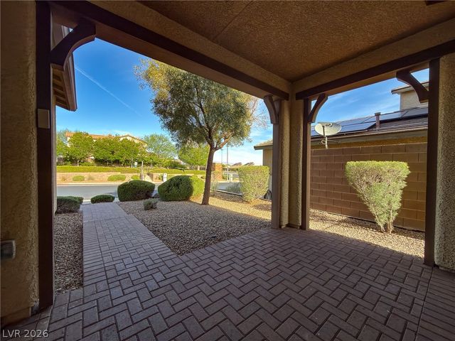 208 Rocky Basin Street, Henderson, NV 89012