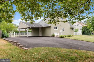 16 CRABTREE DR, Levittown, PA 19055