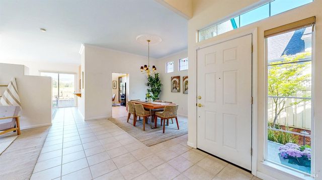 1916 Falcon Ridge Dr, Petaluma, CA 94954