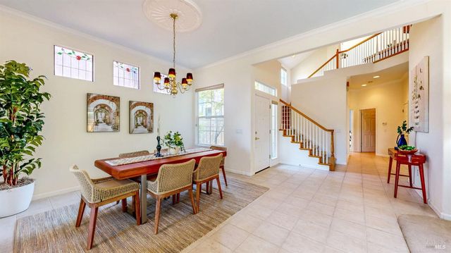 1916 Falcon Ridge Dr, Petaluma, CA 94954