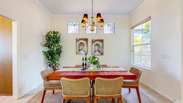 1916 Falcon Ridge Dr, Petaluma, CA 94954