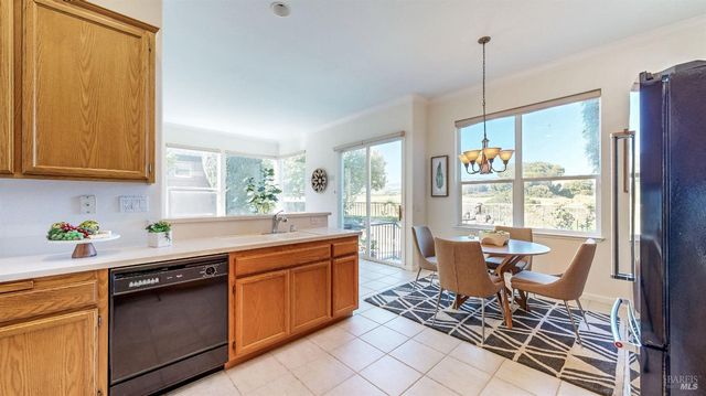 1916 Falcon Ridge Dr, Petaluma, CA 94954