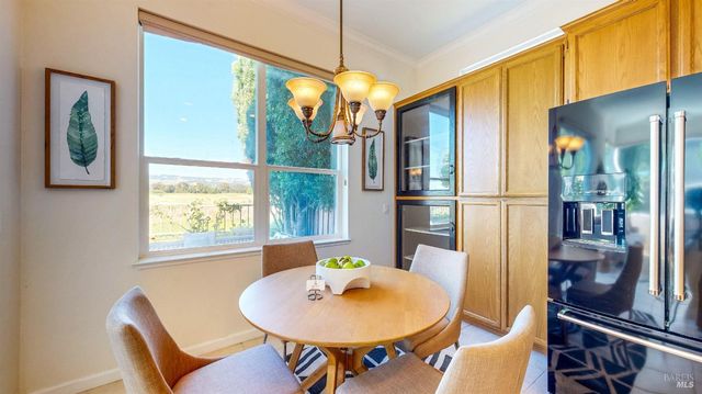 1916 Falcon Ridge Dr, Petaluma, CA 94954