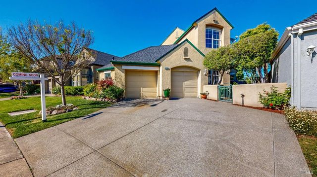 1916 Falcon Ridge Dr, Petaluma, CA 94954