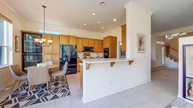 1916 Falcon Ridge Dr, Petaluma, CA 94954