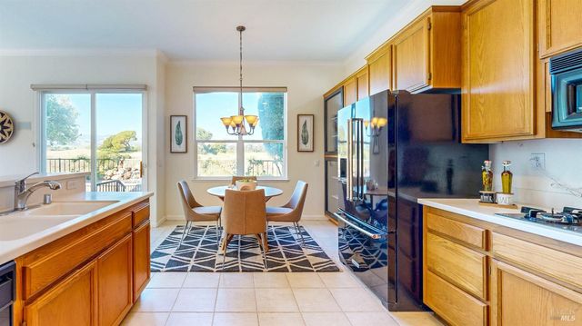 1916 Falcon Ridge Dr, Petaluma, CA 94954