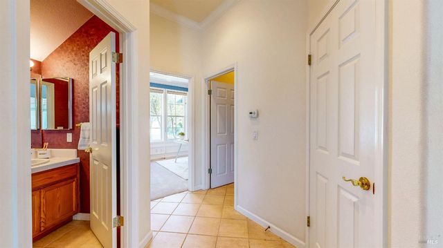 1916 Falcon Ridge Dr, Petaluma, CA 94954