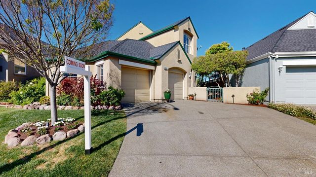 1916 Falcon Ridge Dr, Petaluma, CA 94954