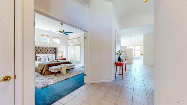 1916 Falcon Ridge Dr, Petaluma, CA 94954