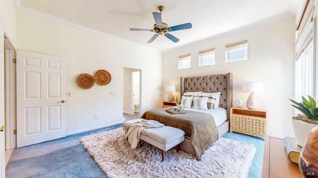 1916 Falcon Ridge Dr, Petaluma, CA 94954