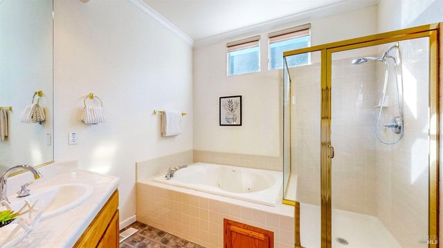 1916 Falcon Ridge Dr, Petaluma, CA 94954