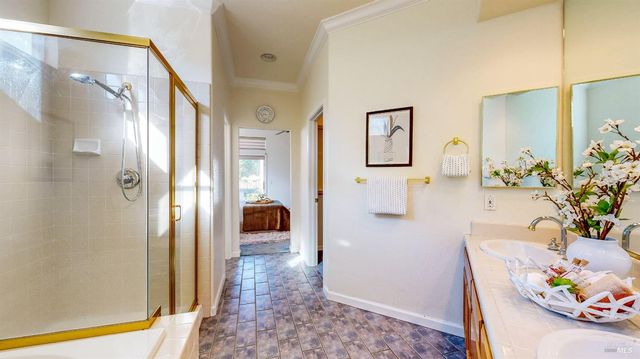 1916 Falcon Ridge Dr, Petaluma, CA 94954