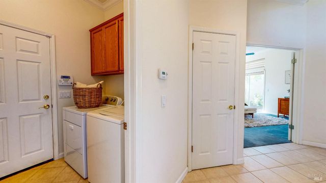 1916 Falcon Ridge Dr, Petaluma, CA 94954