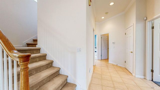 1916 Falcon Ridge Dr, Petaluma, CA 94954