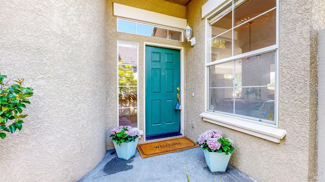 1916 Falcon Ridge Dr, Petaluma, CA 94954