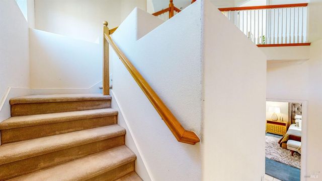 1916 Falcon Ridge Dr, Petaluma, CA 94954