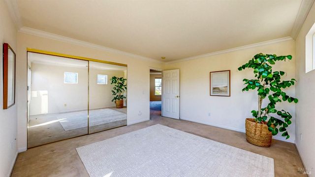 1916 Falcon Ridge Dr, Petaluma, CA 94954