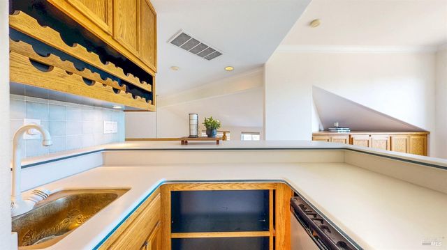 1916 Falcon Ridge Dr, Petaluma, CA 94954