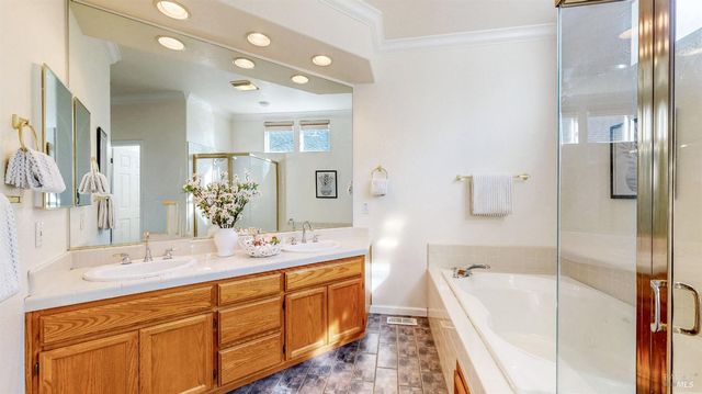 1916 Falcon Ridge Dr, Petaluma, CA 94954