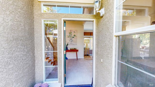 1916 Falcon Ridge Dr, Petaluma, CA 94954