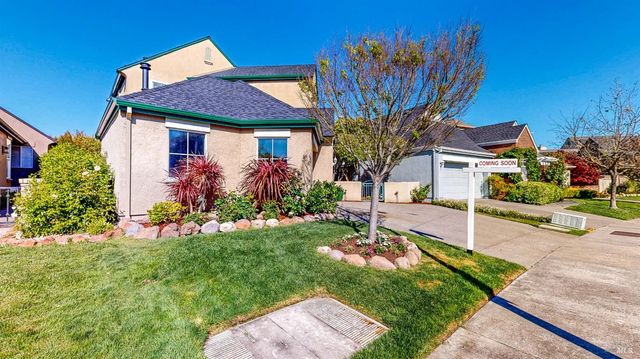 1916 Falcon Ridge Dr, Petaluma, CA 94954