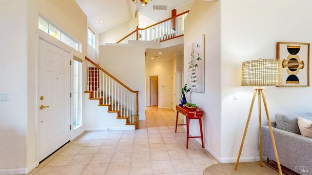 1916 Falcon Ridge Dr, Petaluma, CA 94954