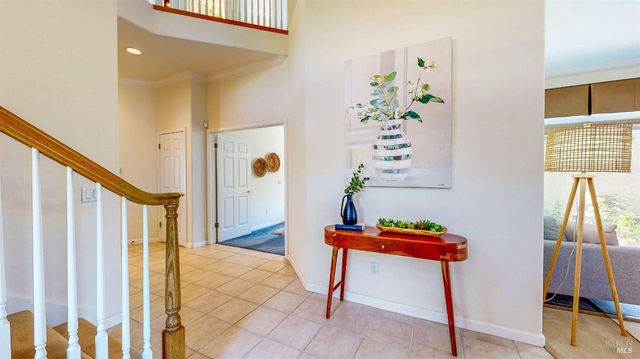 1916 Falcon Ridge Dr, Petaluma, CA 94954