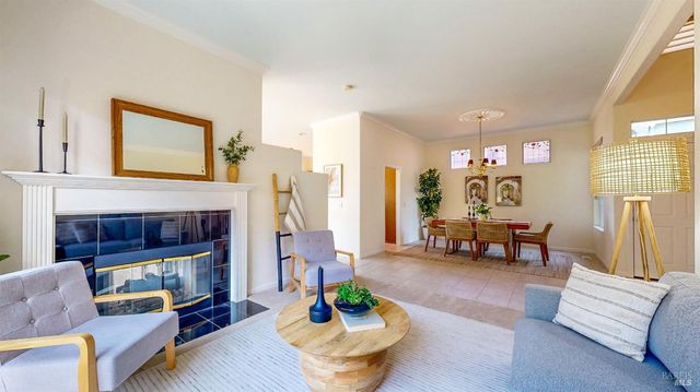 1916 Falcon Ridge Dr, Petaluma, CA 94954