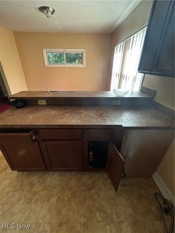 940 London Road, Cleveland, OH 44110