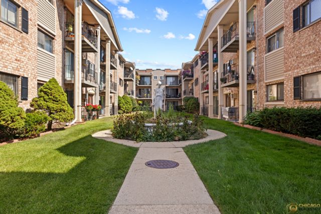 5323 N Delphia Avenue 323W, Chicago, IL 60656