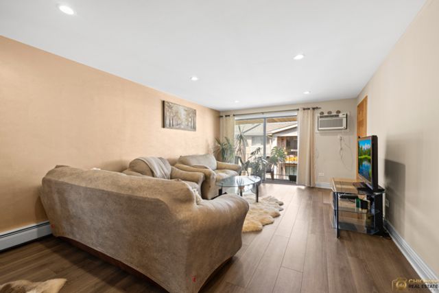 5323 N Delphia Avenue 323W, Chicago, IL 60656