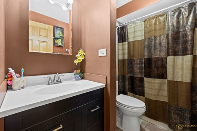 5323 N Delphia Avenue 323W, Chicago, IL 60656