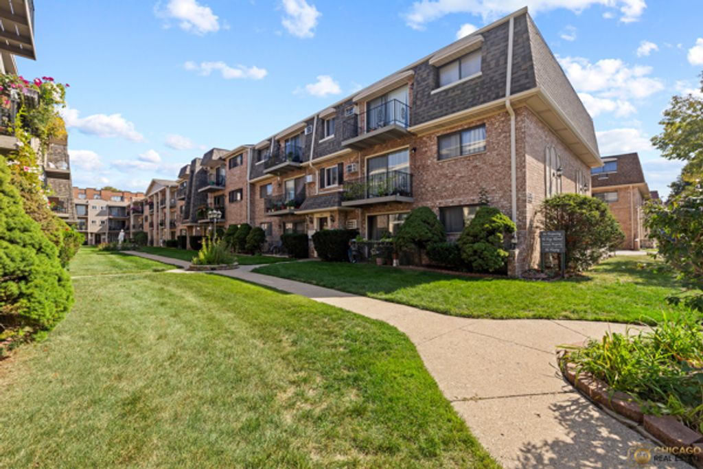 5323 N Delphia Avenue 323W, Chicago, IL 60656