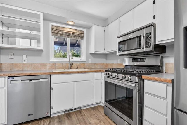 309 N Berkeley Way, Medford, OR 97504