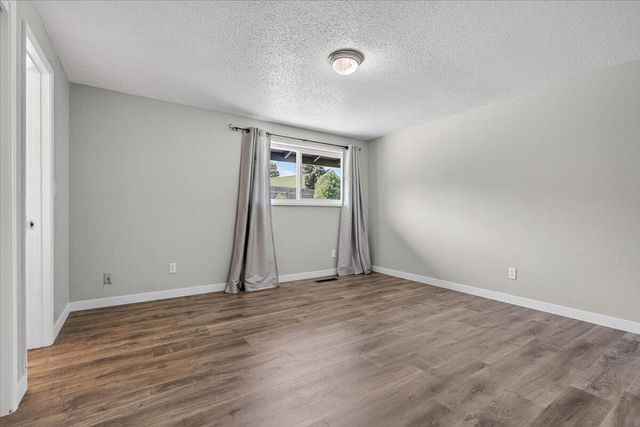 309 N Berkeley Way, Medford, OR 97504