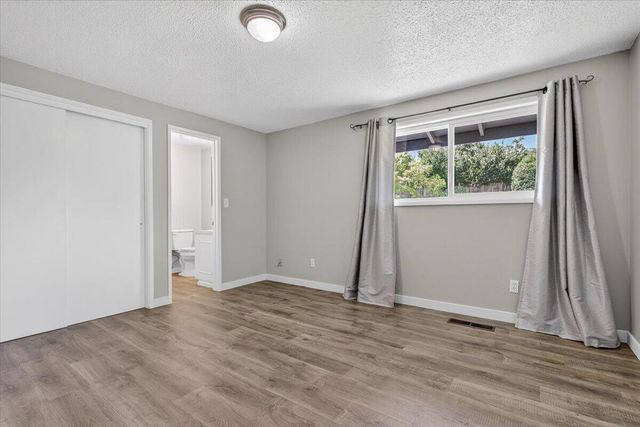 309 N Berkeley Way, Medford, OR 97504