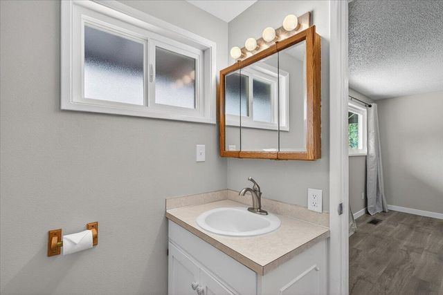 309 N Berkeley Way, Medford, OR 97504