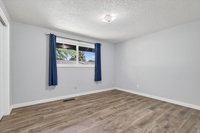 309 N Berkeley Way, Medford, OR 97504